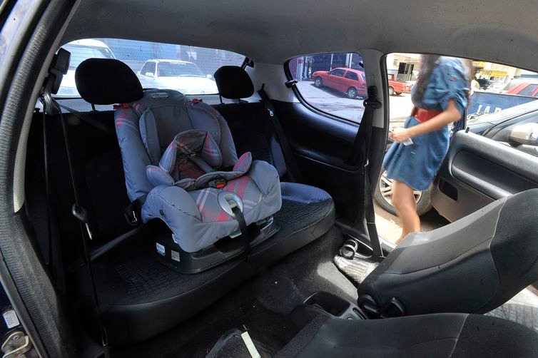 Cadeirinhas para transportar crianças podem evitar escoriações em caso de acidente. Arquivo Agência Brasil