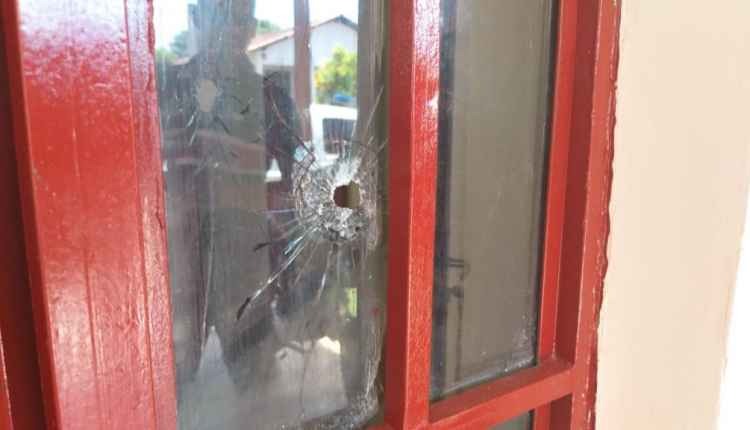Sede de emissora de rádio na fronteira é alvo de disparo de arma de fogo Porã News.