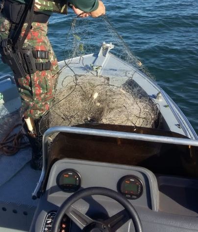 PMA apreende 400 metros de redes de pesca e solta 10 kg de pescado no rio