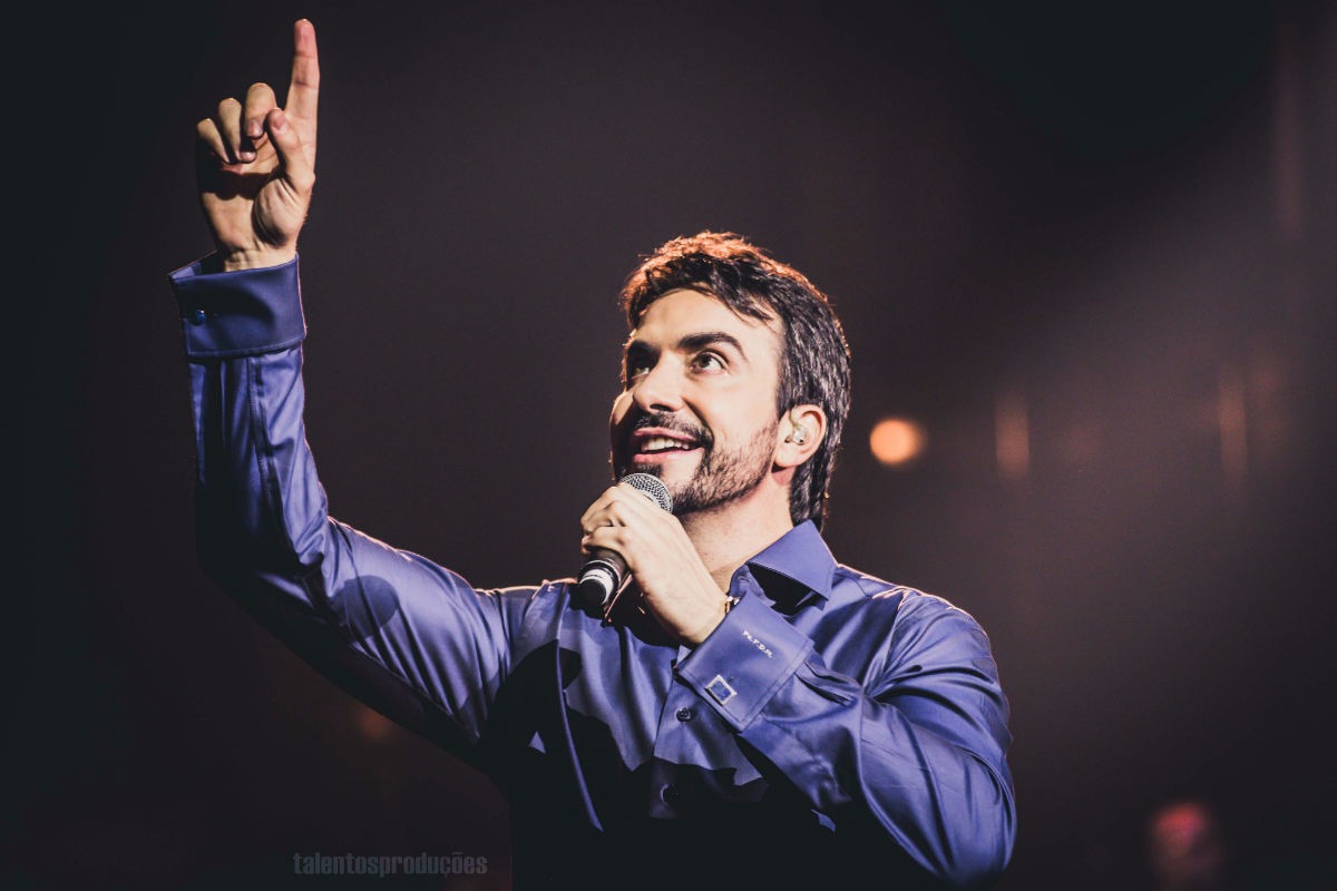 Show acústico e um repertório com clássicos da MPB.
