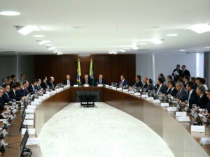 Reinaldo diz que acordo traz alívio e pode acabar com déficit em 2016 Presidente interino Michel Temer reúne-se com governadores no Palácio do Planalto (Foto: Wilson Dias/Agência Brasil)