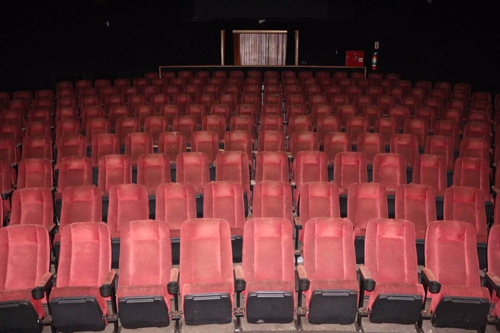 Leilão tem 467 poltronas de cinema por R$ 7 mil e dois toboáguas por R$ 3,5 mil Poltronas do antigo Cine Campo Grande (Foto: Sesc-MS/Divulgação)