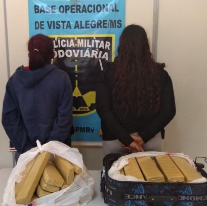 Traficantes são presas levando maconha para Minas Gerais