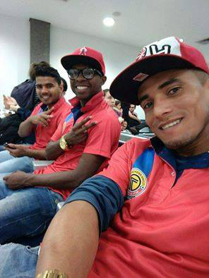 Após maratona de retorno, Sete volta aos treinos na terça-feira Jogadores no aguardo no aeroporto de Cuiabá - Foto: Divulgação