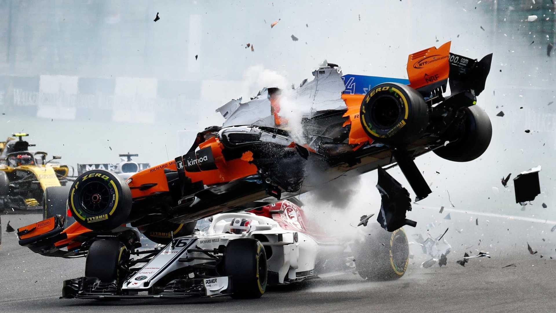 Vettel vence em corrida perfeita marcada por acidente de Alonso REUTERS/Francois Lenoir