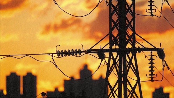 Brasileiros deverão pagar bandeira vermelha em contas de luz até novembro