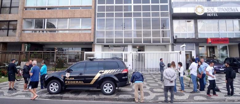 PF realiza buscas no Congresso e na casa de Aécio Neves São cumpridos mais de 40 mandados de busca e apreensão na manhã desta quinta-feira (18)