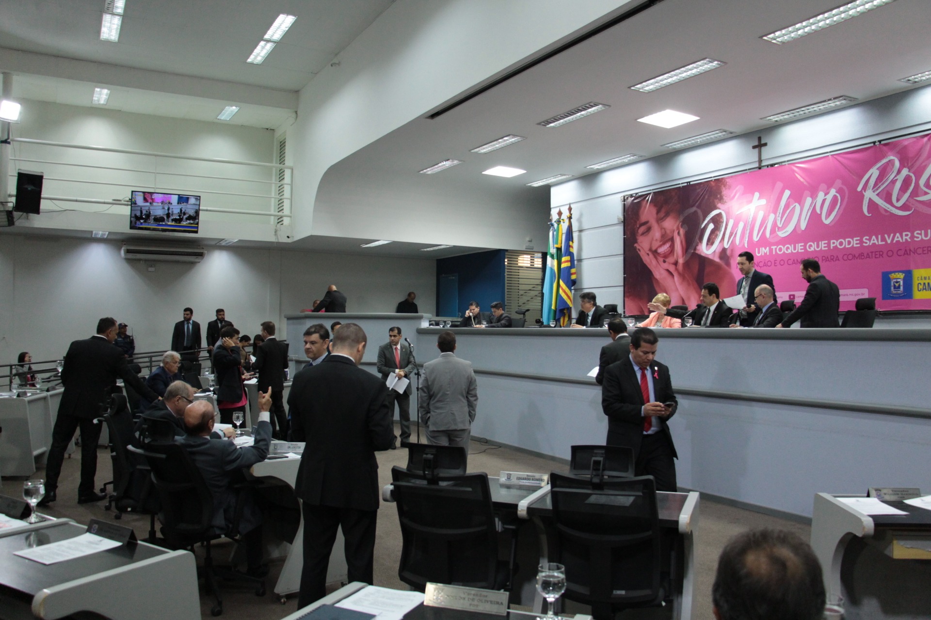 Vereadores votam seis projetos e três vetos na sessão de terça-feira