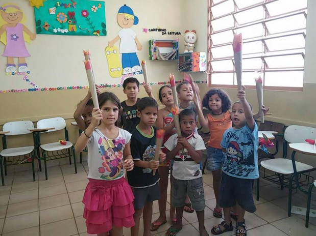 Crianças do Programa de Esporte e Lazer fazem arte com tema das Olimpíadas 2016