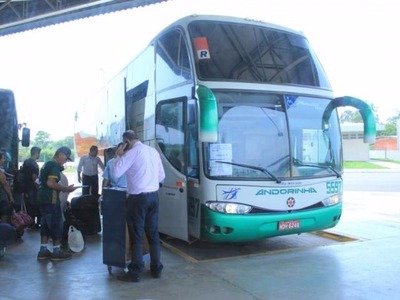 Greve da São Luiz afetou 22 passageiros na manhã desta quarta-feira São Luiz fretou veículo da Andorinha para fazer trecho Campo Grande - Brasília (Foto: Marina Pacheco)
