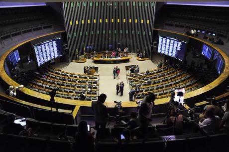 Oposição esvazia sessão e atrasa votação de denúncia contra Temer Número mínimo de deputados não foi atingido
Luis Macedo/Câmara dos Deputados