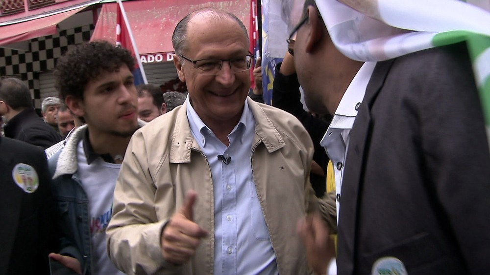 Geraldo Alckmin em campanha em Paraisópolis. TV Globo/Reprodução