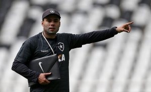 O técnico Jair Ventura, do Botafogo, não quer saber de jogar pelo empate e promete buscar a vitória (Foto: Press Botafogo/Divulgação)