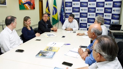 Prefeitura e comerciantes vão trabalhar juntos na revitalização do centro Prefeitura e comerciantes vão trabalhar juntos na revitalização do centro