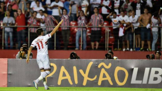 Com show de Alexandre Pato, São Paulo 'estreia' na Libertadores, atropela o Danubio e respira Foto: Getty Images Alexandre Pato teve uma noite de gala no Morumbi nesta quarta-feira.