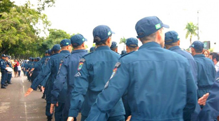 Governo do Estado entrega mais de 100 policiais militares para a população Governo do Estado entrega mais de 100 policiais militares para a população