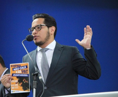 Papy fala sobre reclamações de universitários e reforça convite para audiência pública