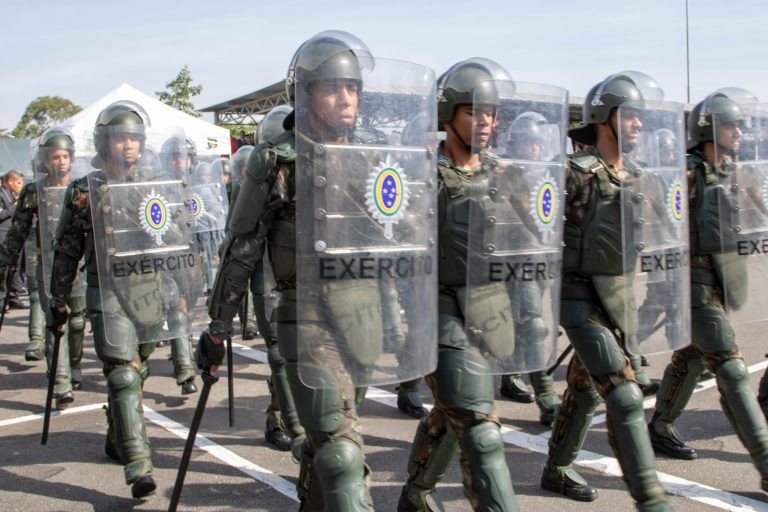 Relatório sobre previdência dos militares pode ser votado na terça Reforma de pensões militares deve economizar R$ 97,3 bi, mas reestruturação de salários custará R$ 86,8 bi. Divulgação