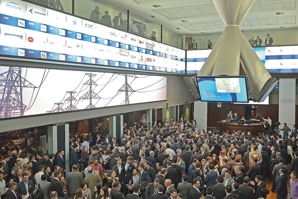 Bolsa fecha pela primeira vez acima dos 100 mil pontos Rovena Rosa/Agência Brasil