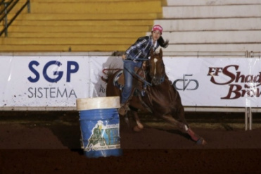 Campo-grandense vai defender recorde mundial dos Três Tambores em março A campo-grandense Camila Thomaz vai disputar o Grand Prix de Três Tambores em Tietê, São Paulo (Fonte: Arquivo pessoal)