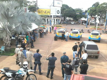Policiais aderem a movimento nacional em Dourados Policiais, bombeiros e guardas municipais participaram do ato - Fotos: Osvaldo Duarte