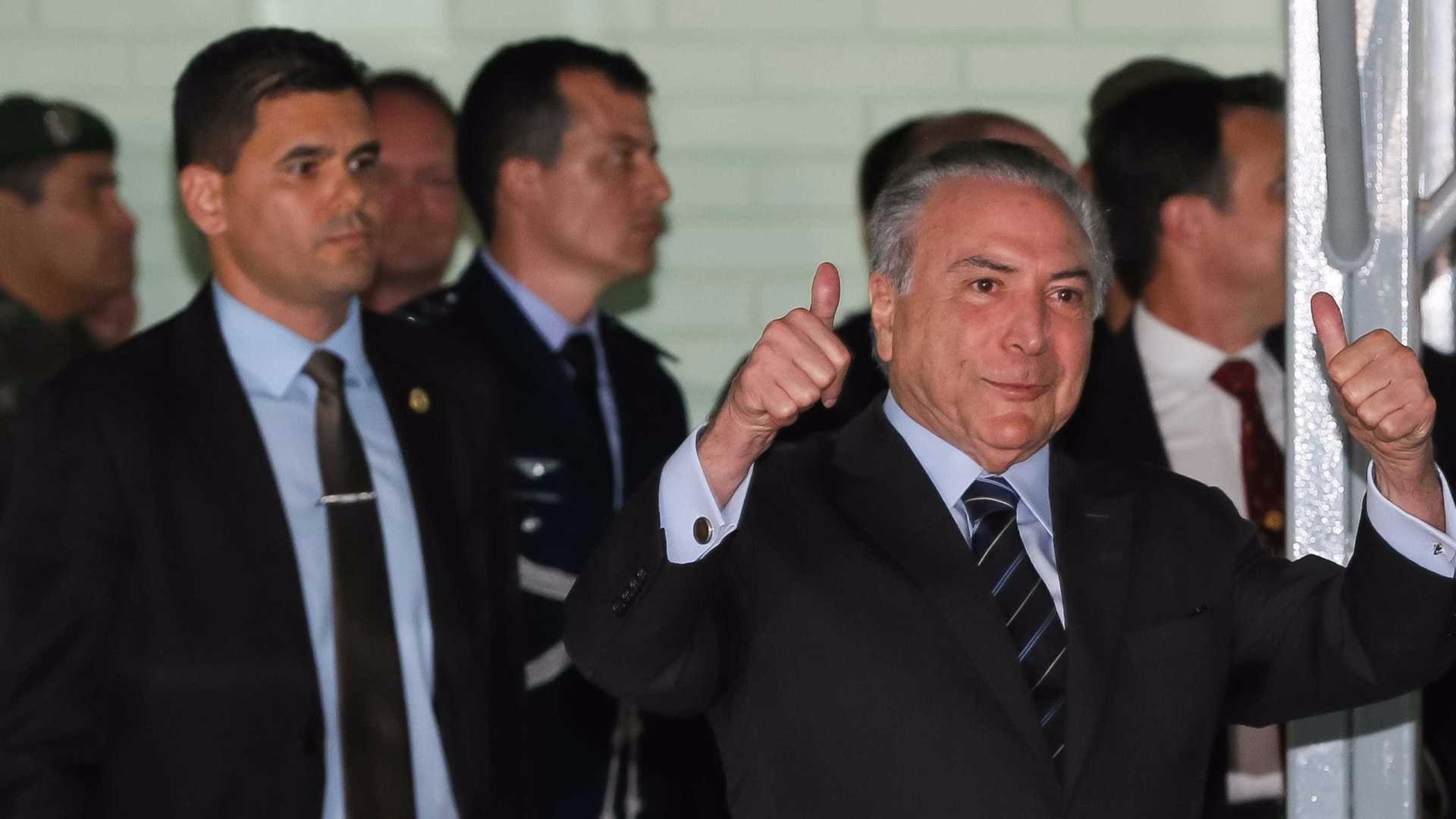 Após vitória na Câmara, Temer quer reaproximação com Maia Beto Barata/PR