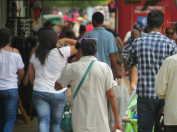 Comércio fecha as portas por 1h em apoio a caminhoneiros Lojas fecharão por 1h em apoio ao manifesto dos caminhoneiros - Foto: Arquivo/Dourados News