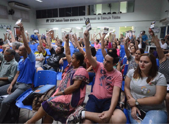 Profissionais da educação de Campo Grande votaram contra ampliação de 11% para 14% na contribuição - Foto: Gerson Oliveira 