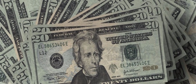 Dólar encerra pregão com maior alta em mais de 14 anos arquivo