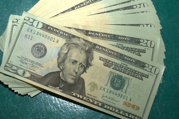 Dólar opera em alta nesta segunda-feira, negociado a R$ 4,1163 Dólar opera em alta nesta segunda-feira, negociado a R$ 4,1163