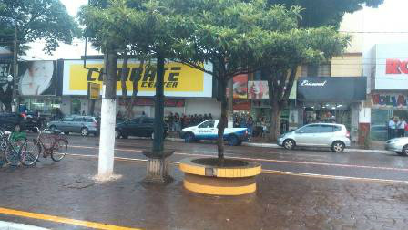 Comércio douradense fecham as portas em apoio a manifestação Em apoio aos caminhoneiros comércio
fecharam as portas por 1h
Foto Valdeir Azevedo