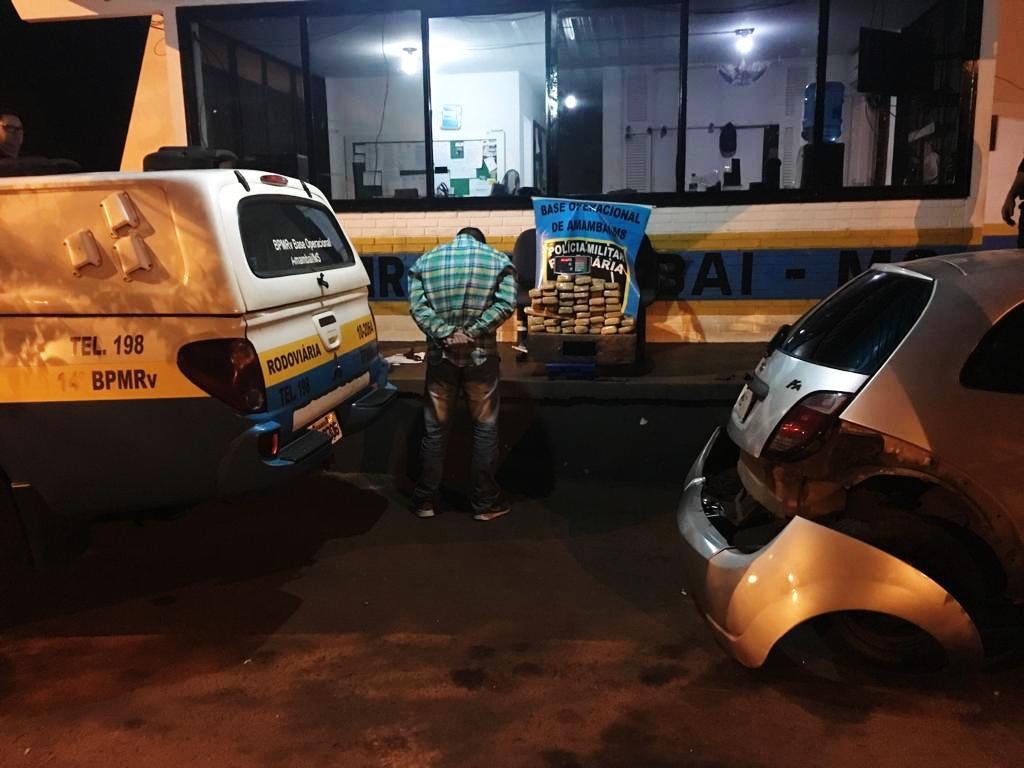 Traficante é preso com droga escondida em fundo falso de Ford Ka Traficante é preso com droga escondida em fundo falso de Ford Ka