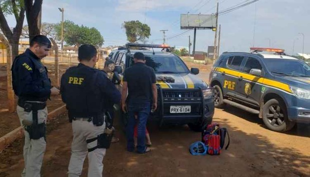 Polícia encontra cocaína escondida em mochila de criança (Divulgação/PRF)