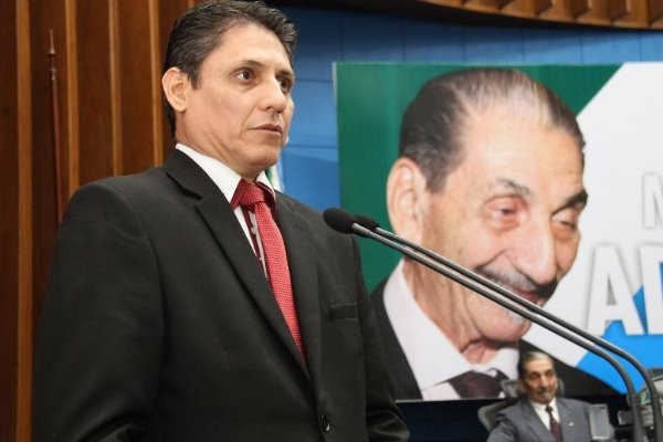 Medalha Coronel PM Adib Massad é entregue em sessão solene na Assembleia Wagner Guimarães