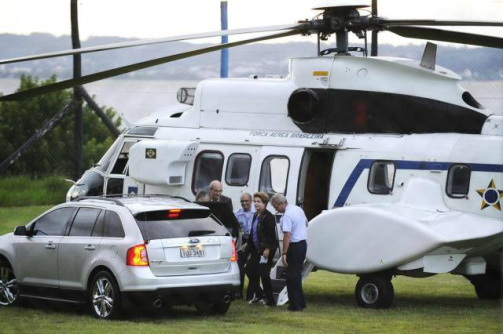 Dilma passa a noite na Capital Gaucha e, neste sábado, vai ao Uruguai Helicóptero presidencial pousou por volta das 18h45min em Porto Alegre
Foto: Marcelo Oliveira / Agencia RBS