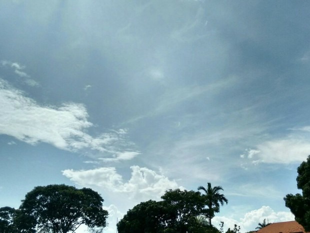 Sexta-feira será de sol pela manhã e chuva à tarde