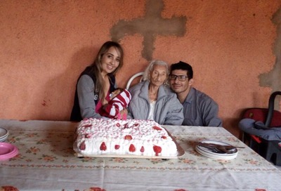 Idosa comemora 99 anos na esperança de reencontrar filhos que não vê há 50 anos Idosa em seu aniversário de 99 anos (Foto: Virgílio Andrade/Arquivo Pessoal)