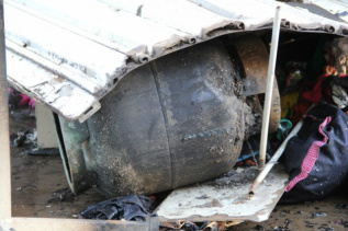 Mega incêndio destrói loja de bolsas em centro comercial na Afonso Pena Apesar de um botijão de gás ter sido encontrado, os bombeiros ainda não sabem precisar o que teria causado o incêndio. (Foto: Marcos Ermínio).