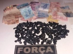 Homem é preso no Centro com 57 porções de cocaína e R$ 1,4 mil