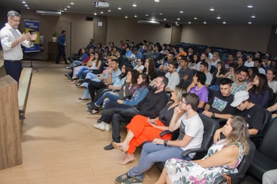 Surgimento de novas mídias não reduziu a importância da TV Publicitário afirma que TV continua sendo o melhor canal para atingir um grande público-alvo