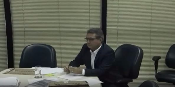 Ricardo Saud, diretor da JBS, relatou ao Ministério Público Federal que o grupo pagou R$ 15 milhões a Michel Temer para sua campanha à Vice-Presidência em 2014, com dinheiro que saiu de uma 'conta de propina' do PT, abastaecida com recursos do BNDES; segundo o delator, Temer acabou