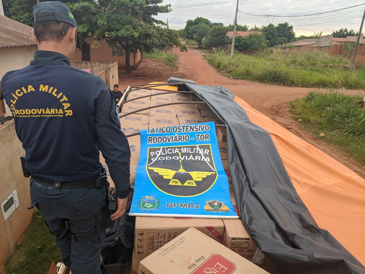 PMR apreende carga de cigarros avaliada em R$ 1 milhão