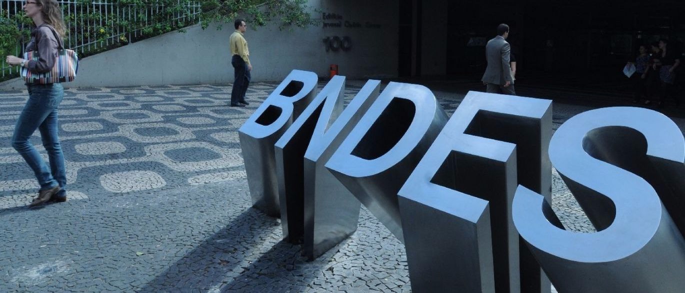 BNDES pede explicações da JBS sobre operações com ações e dólar DR