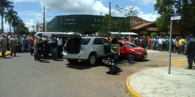 Homem assassinado tinha identidade falsa e é acusado de matar dois Mais pessoas estariam na caminhonete- Foto: Porã News
