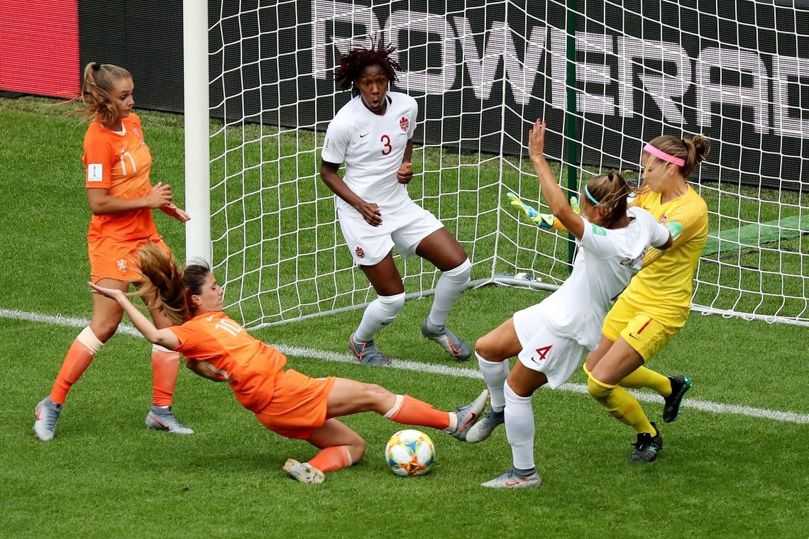 Holanda vence Canadá e lidera grupo E do Mundial feminino Reuters/Lucy Nicholson