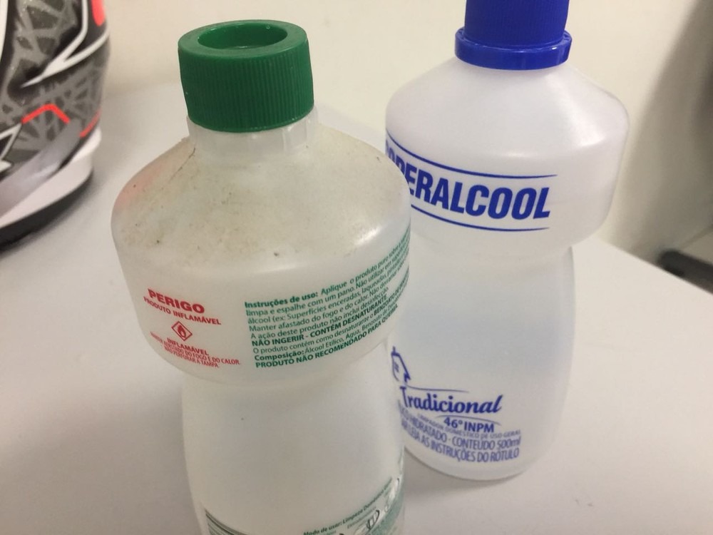Homem é preso após colocar fogo na ex-mulher durante briga Álcool usado pelo suspeito para atear fogo na vítima (Foto: Graziela Rezende)