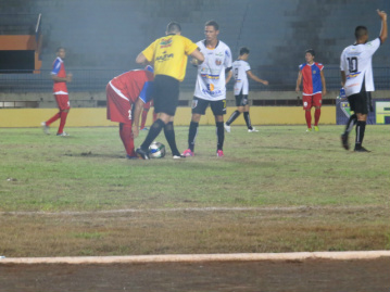 Sete e Leão jogam a “vida” neste domingo no Douradão Equipes empataram no primeiro turno e voltam a jogar hoje - Foto: Adriano Moretto