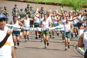 Militares incentivaram população a participar de evento no Parque das Nações Indígenas. (Foto:Marcelo Calazans)