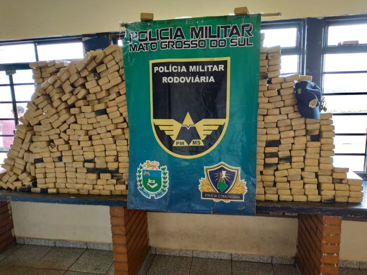 Polícia Rodoviária recupera veículo roubado com 820 kg de maconha