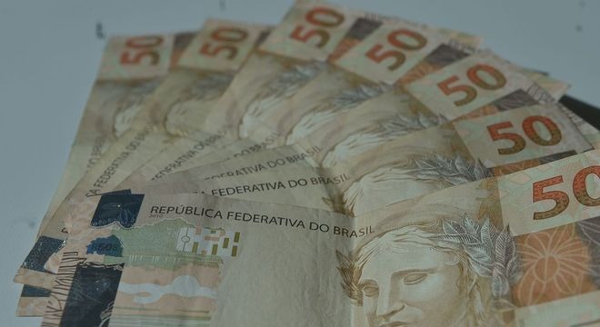 Receita Federal paga 5º lote de restituição nesta terça-feira Crédito do IR será depositado na conta corrente indicada pelo contribuinte. Agência Brasil